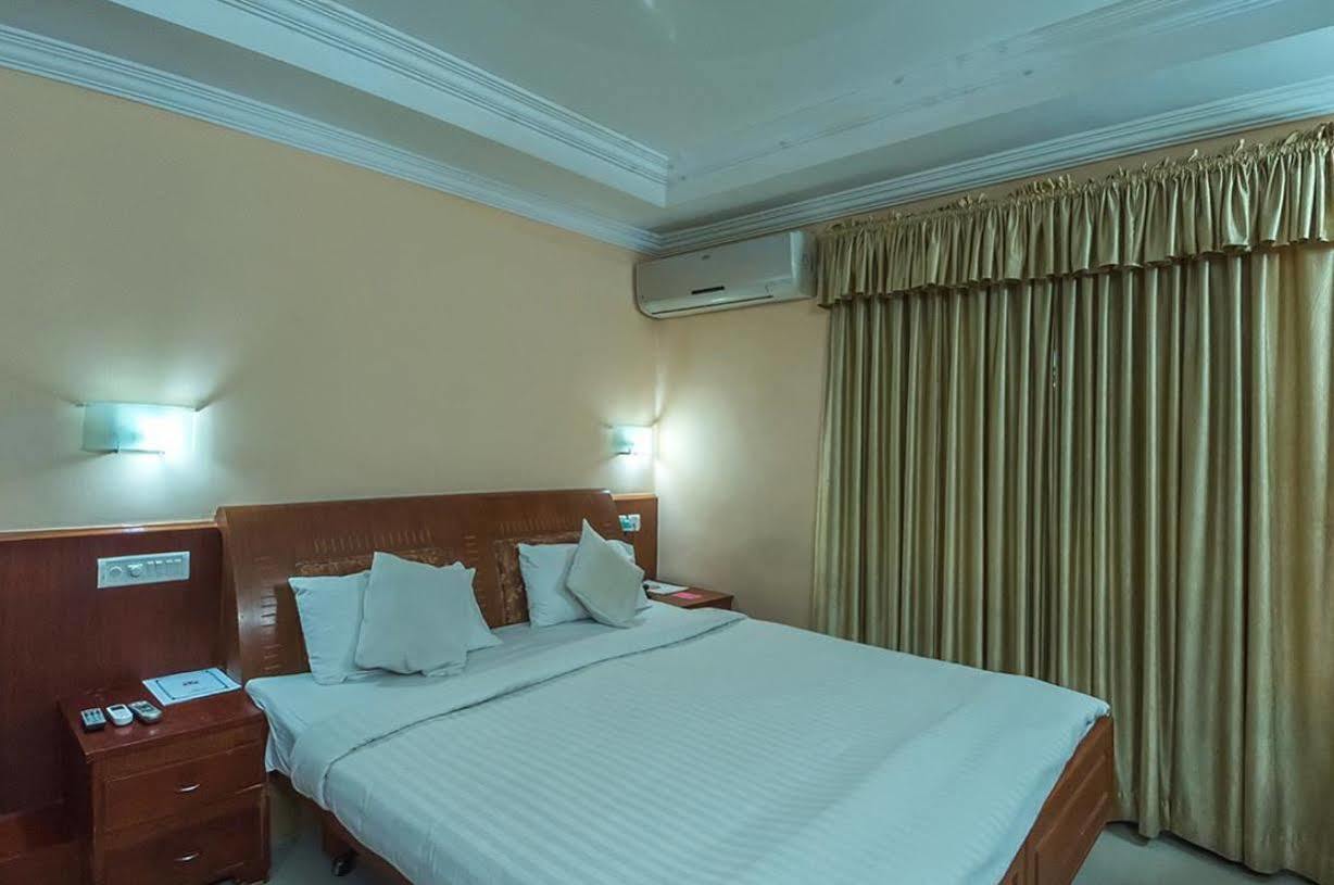 Kpm Regency Hotel ปาลักกัด ภายนอก รูปภาพ